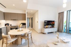 Downtown Luxury Full Burj Khalifa & Fountain Views - 4 Minutes Walk to Dubai Mall