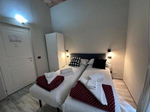 Twin Room with Shared Bathroom room in Român Holidays