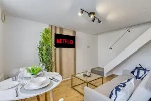 Cozy Riverside Cottage in Hertford Town with Parking - 韦尔