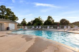 Paradise Point of View Pools Tennis and More