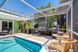 Walk to Beach Indoor-Outdoor Living w Pool