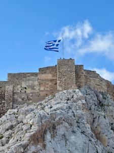 Plaka Two-Bedroom Flat with Acropolis View Terrace