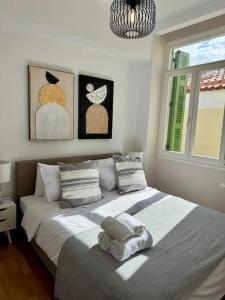 Plaka Two-Bedroom Flat with Acropolis View Terrace