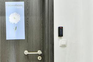 Modern Flat in Central Athens (Chrysanthemum)