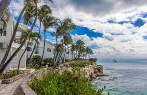 Cupecoy Beach Resort paradise - Lowlands