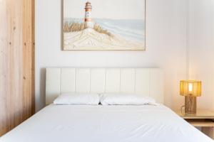 Modern studio with ocean views and heated pool in Malibu Park