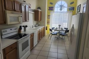 Lake View Pool Home near Disney and Shoppings