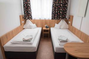 Double or Twin Room with Shared Bathroom room in Pension Dr. Geissler