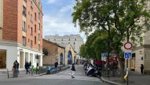 A mini-suite for 2, in a green setting