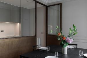 A mini-suite for 2, in a green setting