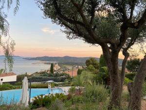 Villa calme vue époustouflante, piscine à débordement, idéal famille