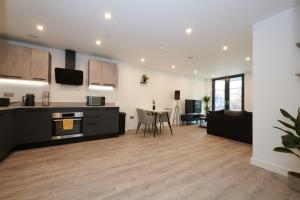 Central York apt with free parking & gym!