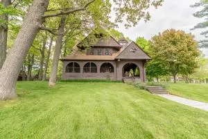 Waterfront Island Retreat on Round Island with dock - Гананок