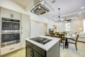 1 Mi to Dtwn San Antonio Sleek Bungalow with Yard!