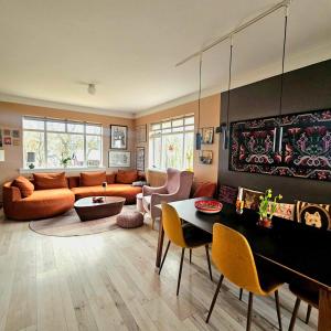 2 bedroom apartment with a loft- close to downtown