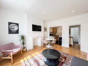 Spacious Camden Apartment D2