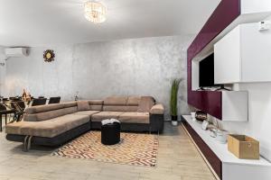 Purple Onyx - Pool & Spa Beach Resort