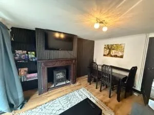 3-Bed Cherry Cottage - Walk to Bicester Village - 切斯特顿