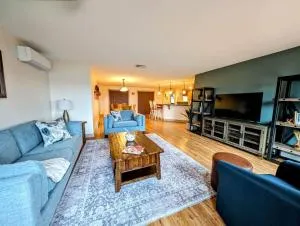 Acadia Luxury Penthouse Suite - Lamoine Corner
