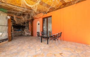 Cozy Apartment In Benkovac With Wifi 