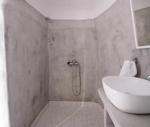 DOMEstic Cave House in Finikia Oia Santorini