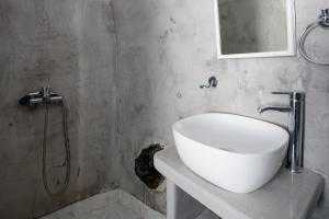 DOMEstic Cave House in Finikia Oia Santorini