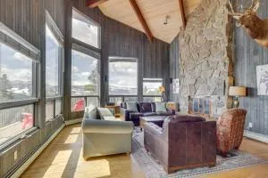 Panoramic Mountain-View Retreat with Hot Tub and Deck! - Tabernash