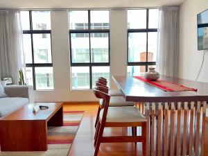 Modern Central family Apt in Lima! Speedy WiFi!