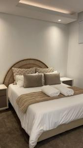 The Houghtons Hotel - Modern Day Home Two-Bedroom Apartment