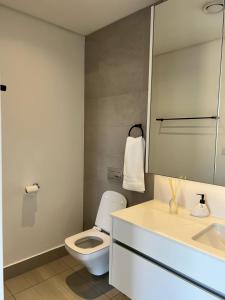 The Houghtons Hotel - Modern Day Home Two-Bedroom Apartment