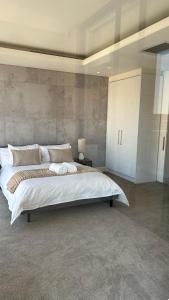 The Houghtons Hotel - Modern Day Home Two-Bedroom Apartment