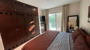 Tropical Escape on 38