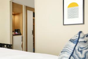 Standard Queen Room room in Holiday Inn Southampton an IHG Hotel
