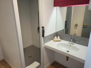 Hotels Hotel Les Rives D'Allier : photos des chambres