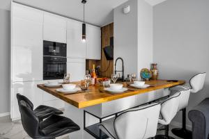 Białołęka Apt - 61m2, Parking&Balcony - by Rentujemy