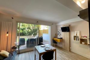Appartements Cosy and refined 1-bedroom apartment with garden : photos des chambres