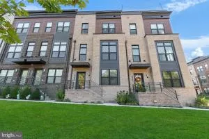 Stylish Home w Space to Relax Work - 洛克维尔