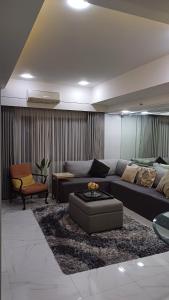 2 BR, 2 Full Bathrooms, with hotel feels and a jet tub