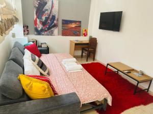 ROYAL RED SUITE NO 1, PIRAEUS PORT