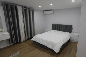 Arlis Apartments - near North and South Terminal