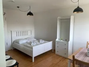 Hübsches Apartment im süßen Ortsteil Breitbrunn - 海臣道夫皮尔森