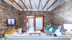 Glentana Holiday House