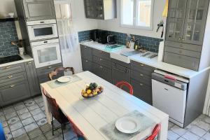 Maisons de vacances Family house of 92 m2 with terrace - Cabourg : photos des chambres