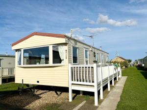Meadow View 158 - Golden Palm, Pet friendly, WiFi, bed linen - Meadow Lakes Caravan & Lodge Hire