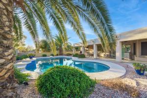 Luxe Pool BBQ & Backyard Paradise