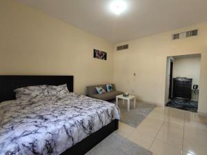 Room with toilet for couple with tv