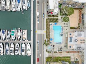 Sunlit Marina View 2BR - Blue Agate Seaside Gem