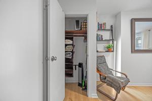 Times Square Studio near Restaurants & Shopping