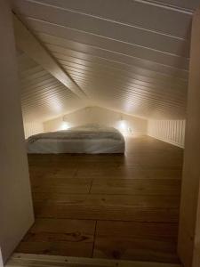 Stuga ,nära centrum och tågstation