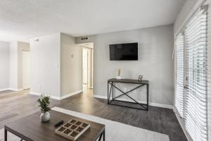 Crest at East Cobb 1832B Spacious 1Bd 1Bt